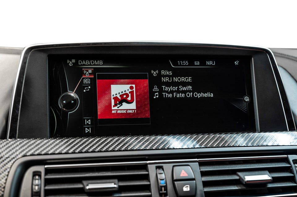 Dab-radio i tillegg til flere avspillingsmuligheter