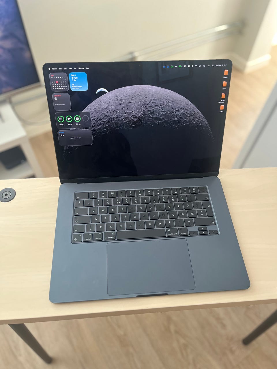 バッテリー100% MacBookAir M3 8GB 256GBミッドナイト 13インチMacBook Air [整備済製品] 8コアCPUと8コアGPUを搭載したApple
