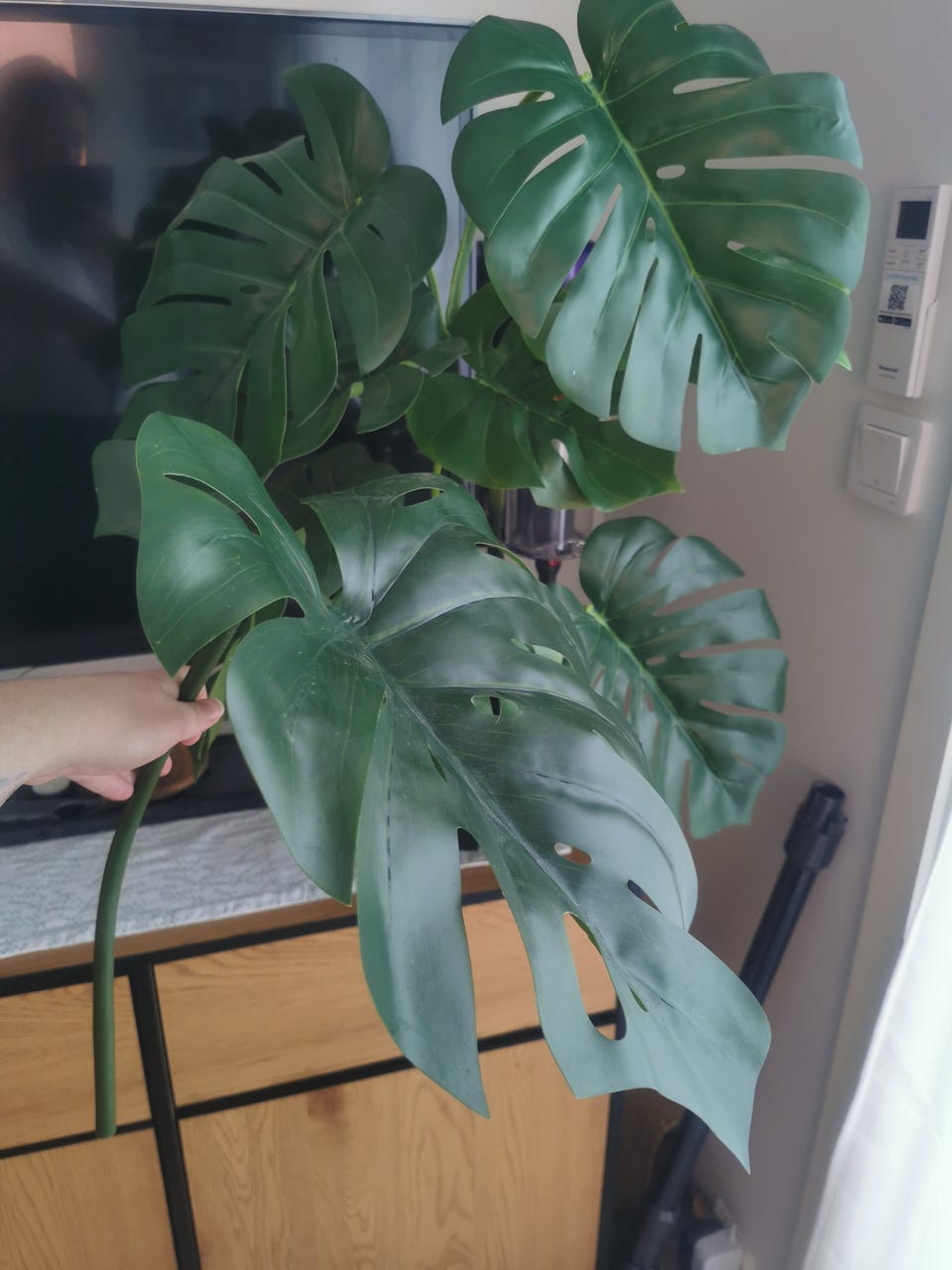 Kunstig monstera i plast - Fejka | FINN-torget