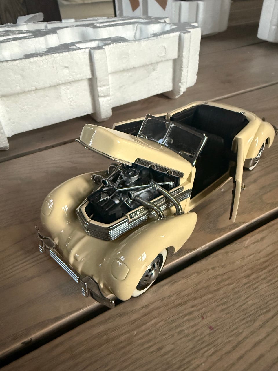 Franklin Mint 1937 Cord 812 Phaeton Coupe 1:24 scale diecast