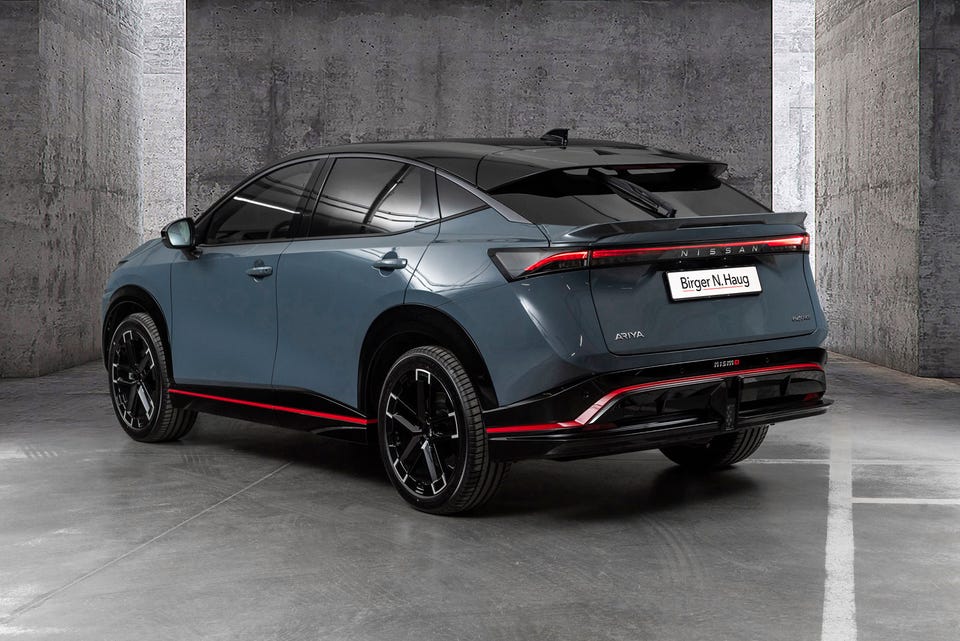 Sportslig design med tydelig motorsport DNA