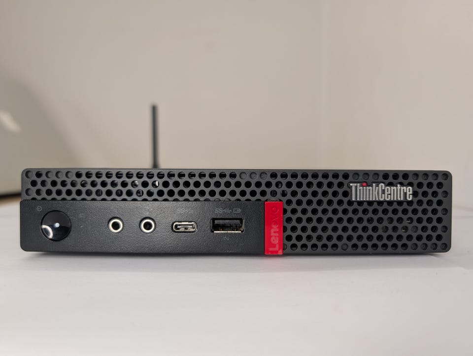 の*様 Lenovo M720q i3第8世代WX3100グラボ8GB RAM Lenovo M720q i3第8世代WX3100グラボ8GB RAM SSD ThinkCentre M720Q