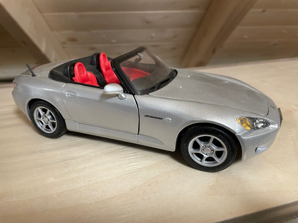 Product image 32 of 50
