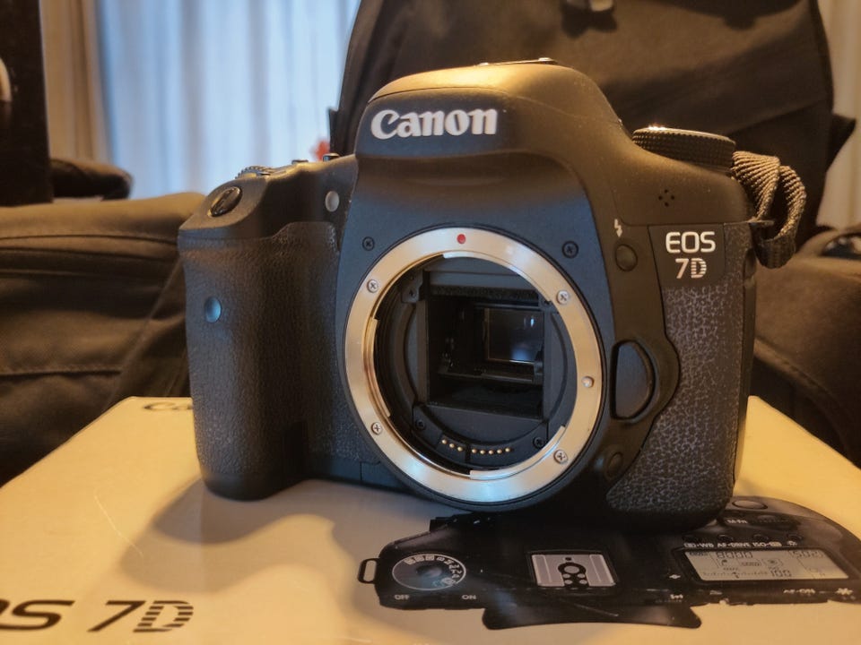 Canon EOS 7D – Komplett kamerapakke med objektiv, blits og utstyr