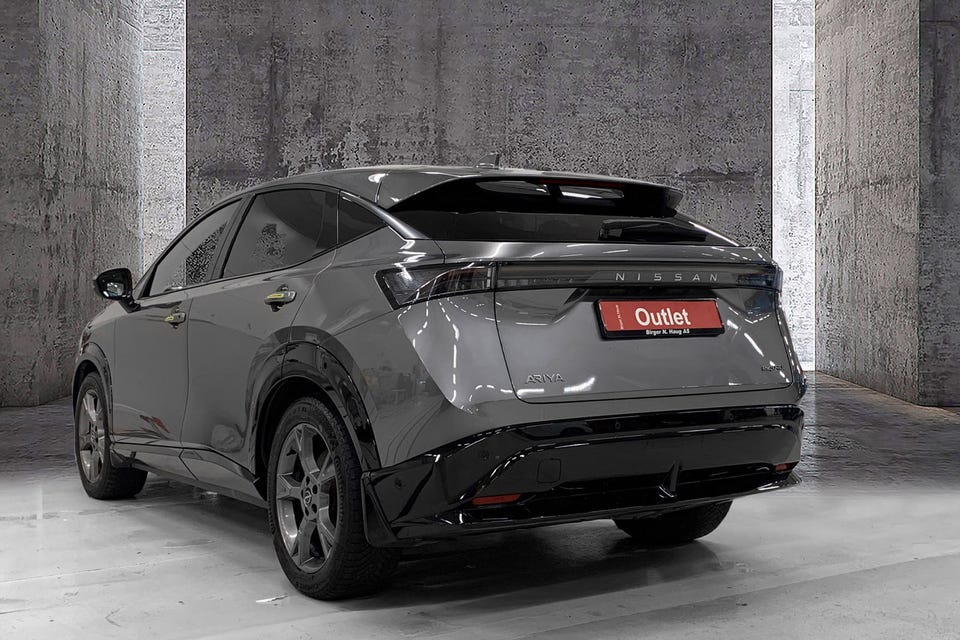 Coupé-lignende takprofil, gjennomgående LED-baklys, aerodynamisk diffusor