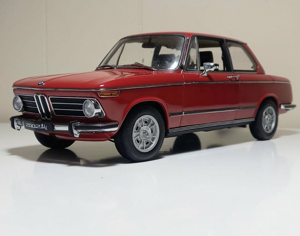 1:18 Autoart Millennium BMW 2002 Tii | FINN-torget