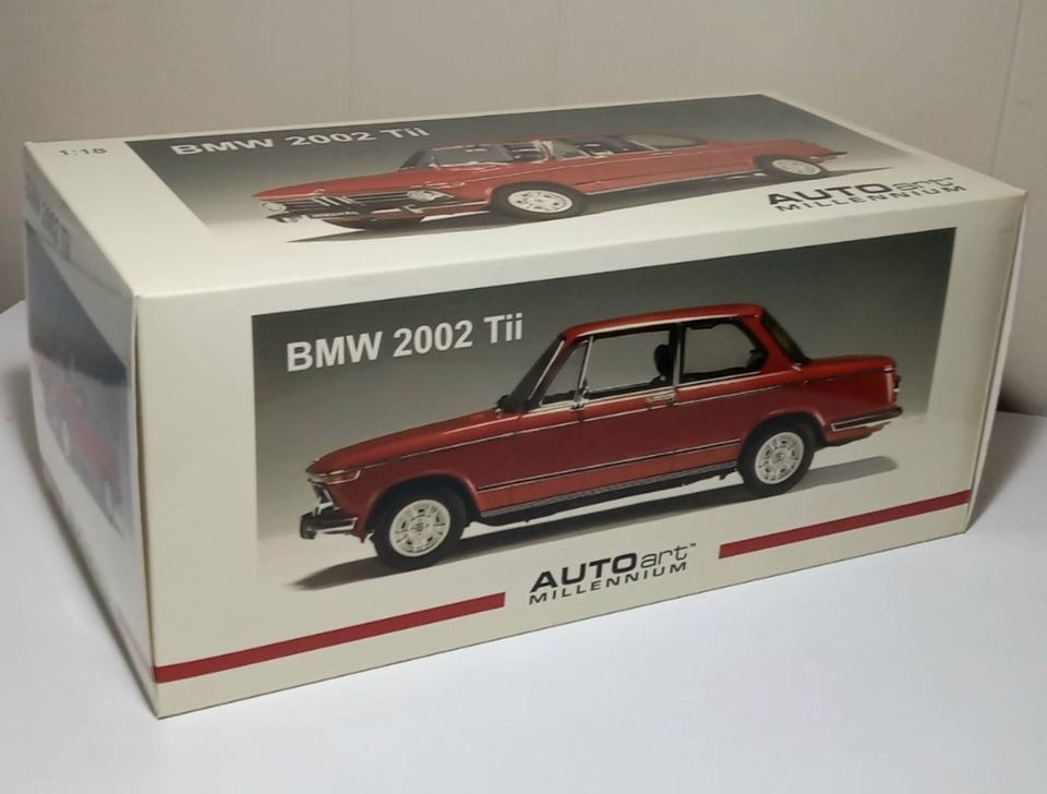 1:18 Autoart Millennium BMW 2002 Tii | FINN-torget