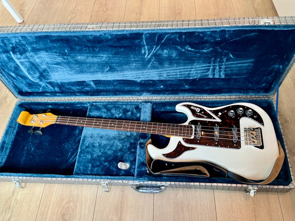 Burns Shadows bass | FINN-torget