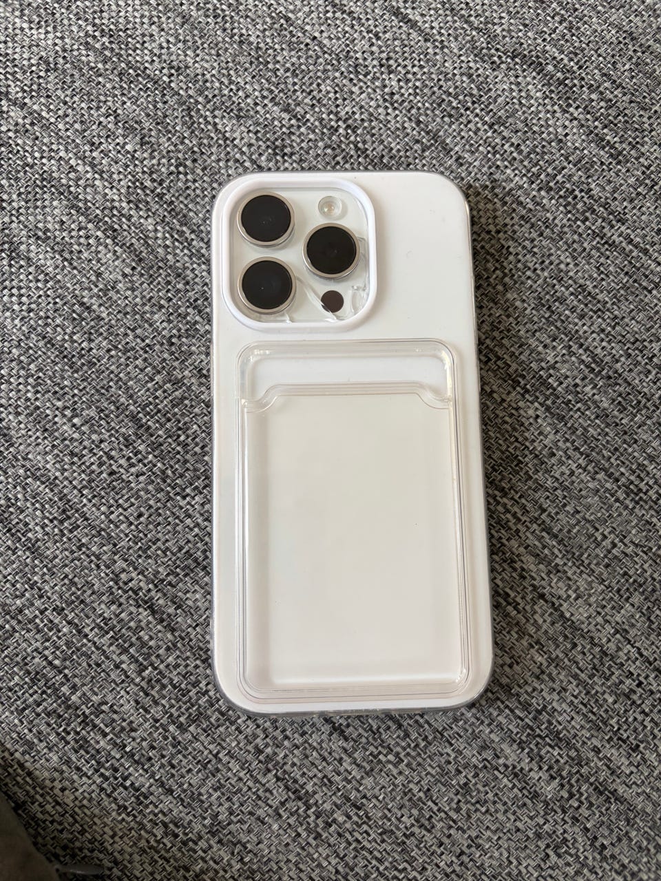 iPhone 15 pro 256GB (knust bak) | FINN-torget
