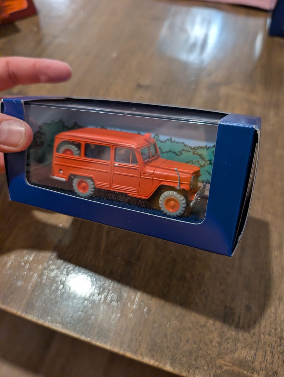 Tintin Willys-Overland Jeep Station Wagon modellbil oransje | FINN