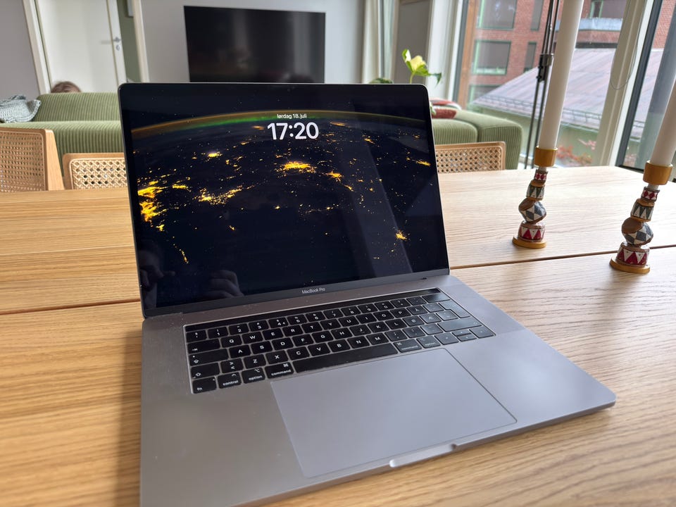 虻*様 【美品】MacBookPro 15インチ 2019/i7/16GB/25 MacBook Pro 15” (2019) – i7 / 16GB / 256GB – strøken stand | FINN