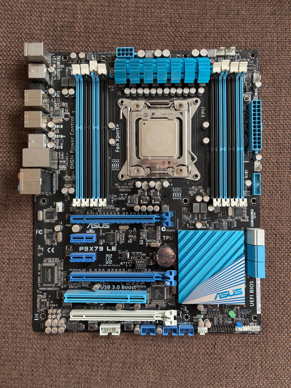 ASUS P9X79 LE Hovedkort + Intel Core i7-3820 Prosessor (LGA 2011