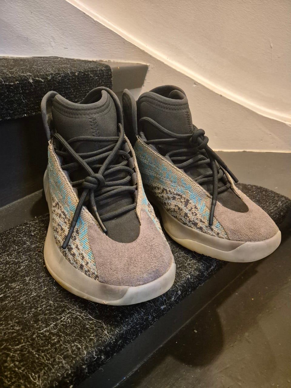 Adidas YZY Qntm Teal Blue | FINN-torget
