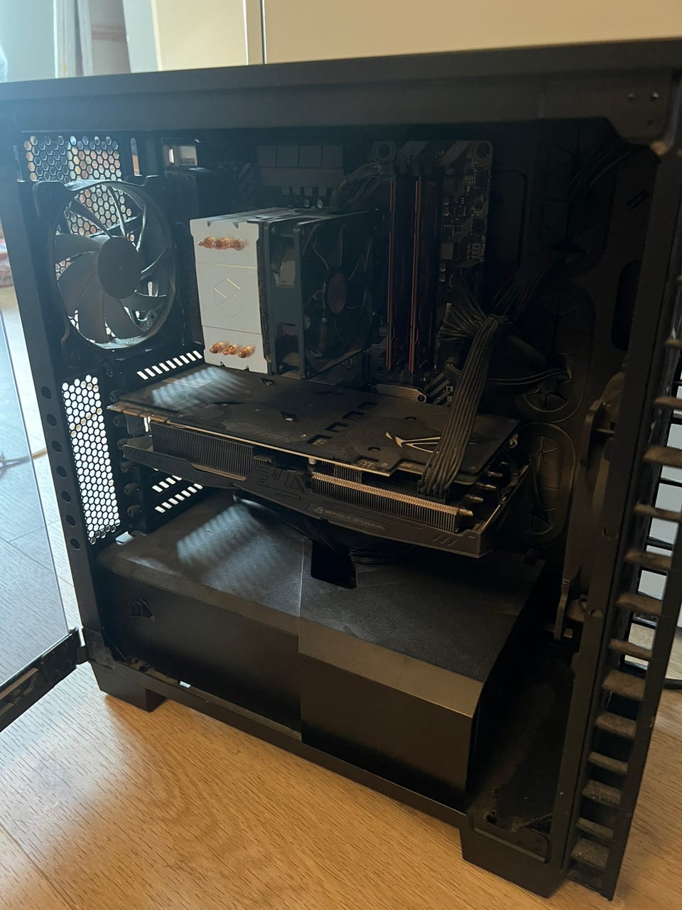 Gaming-PC – i7-7700K / GTX 1070 Ti / 16 GB RAM | FINN-torget