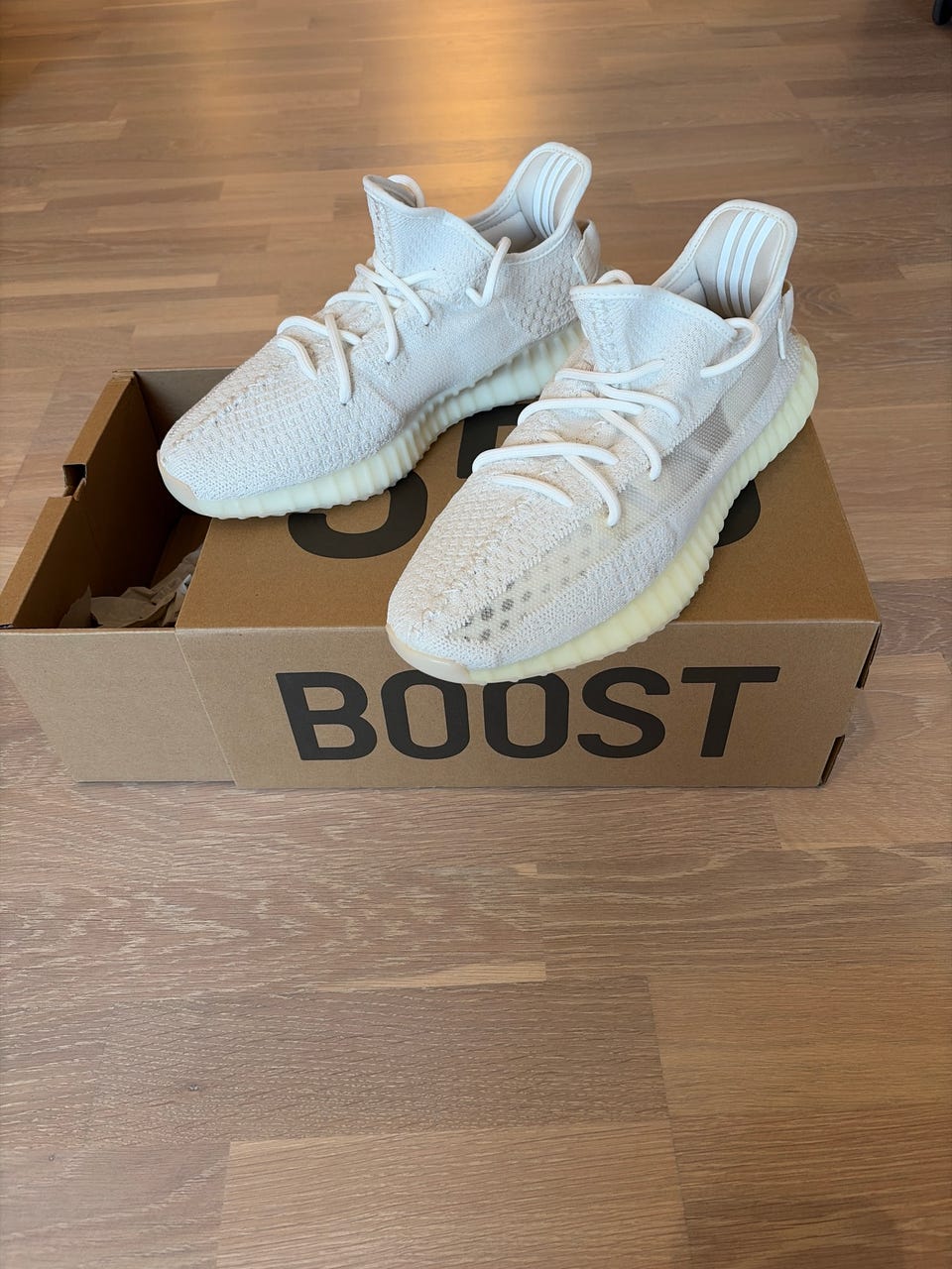 Yeezy Boost 350 V2 BONE | FINN-torget