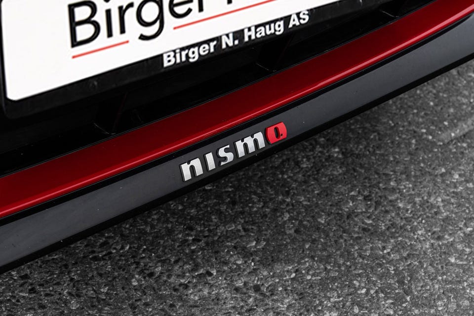 NISMO detaljer rundt omkring.