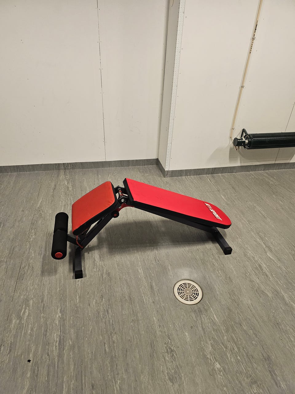 Justerbar treningsbenk – K-Sport | FINN-torget