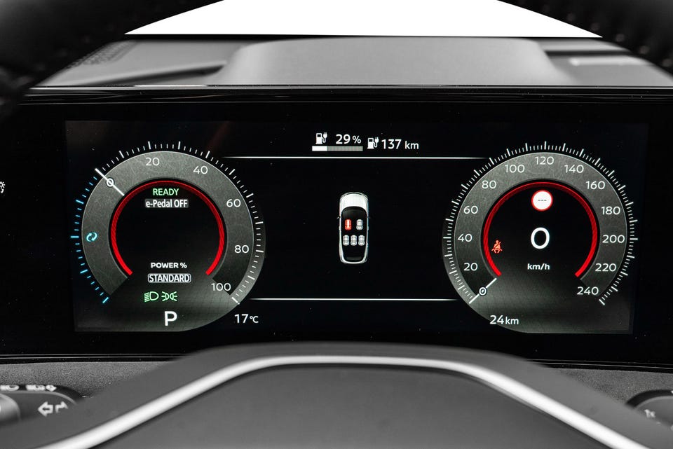 Digital kjørecomputer med trafikk skilt gjenkjenning