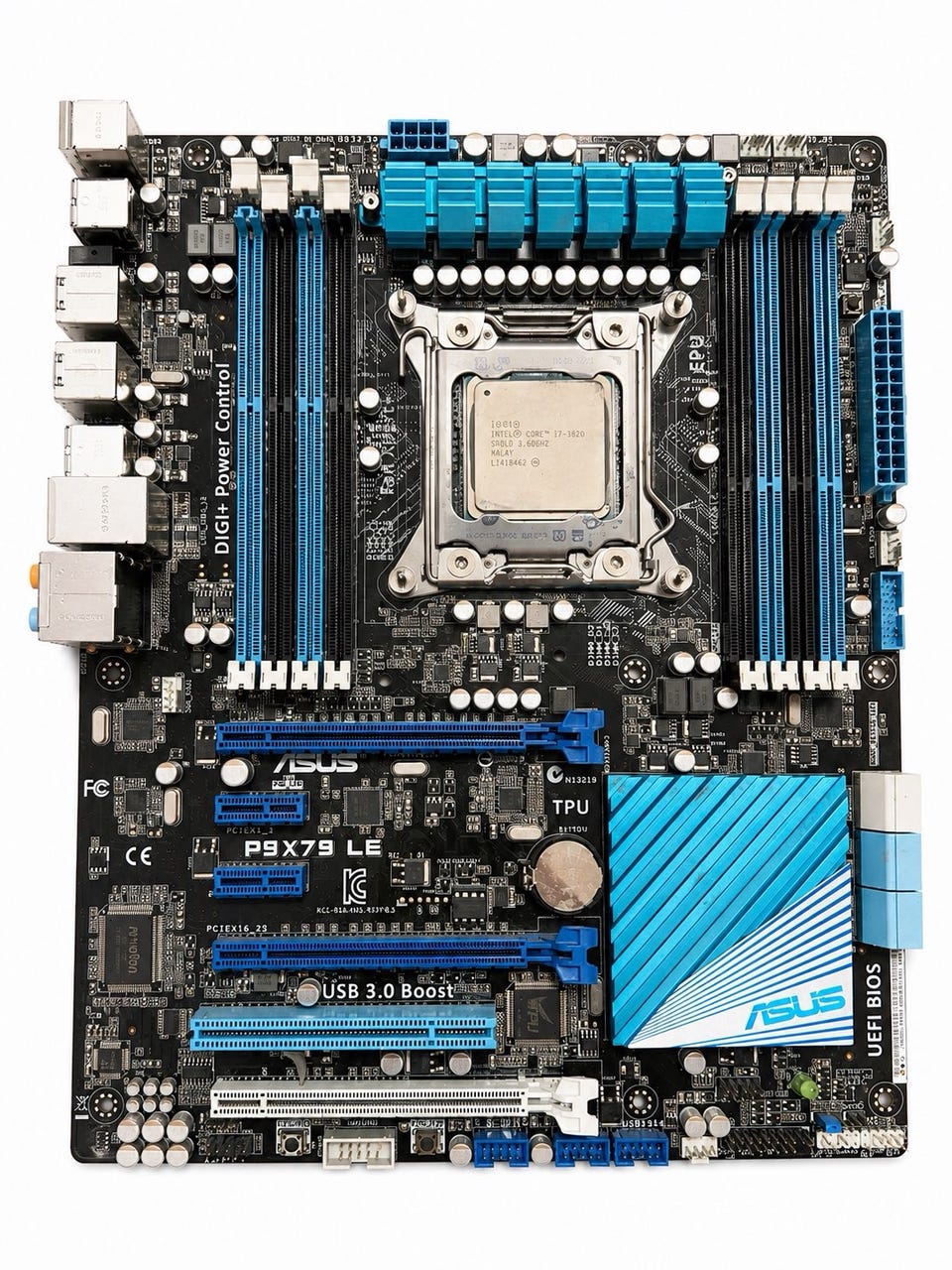 ASUS P9X79 LE hovedkort med Intel Core i7-3820 prosessor. | FINN