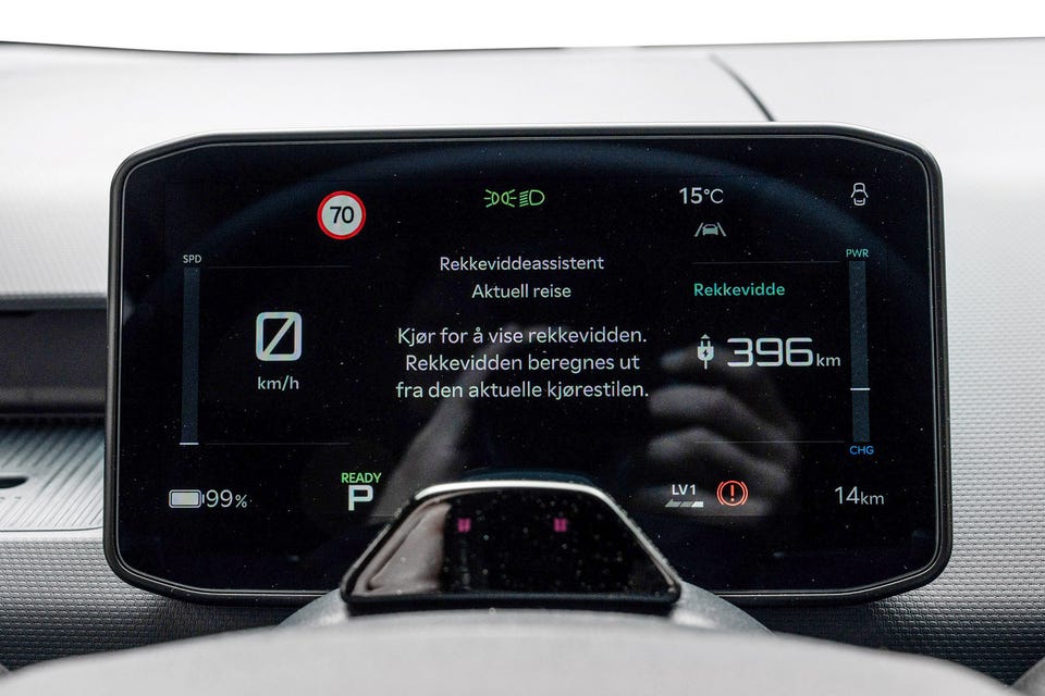 Digitalt instrumentpanel med rekkeviddeassistent og elbil-informasjon