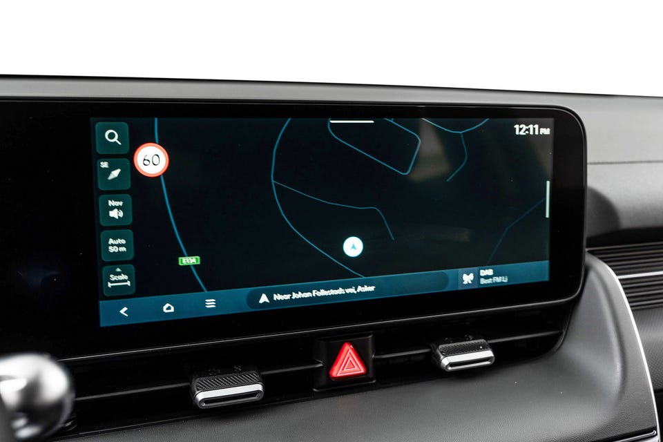 Innebygd navigasjon og DAB-radio