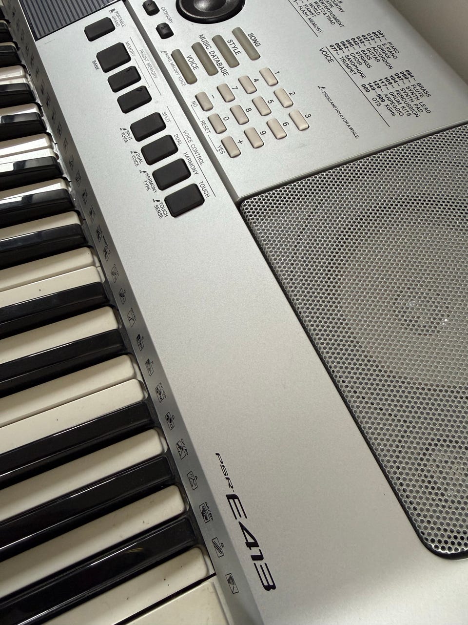 Yamaha PSR-E403 keyboard med stativ | FINN-torget