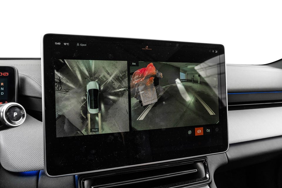 360° kamera gir full oversikt ved parkering.