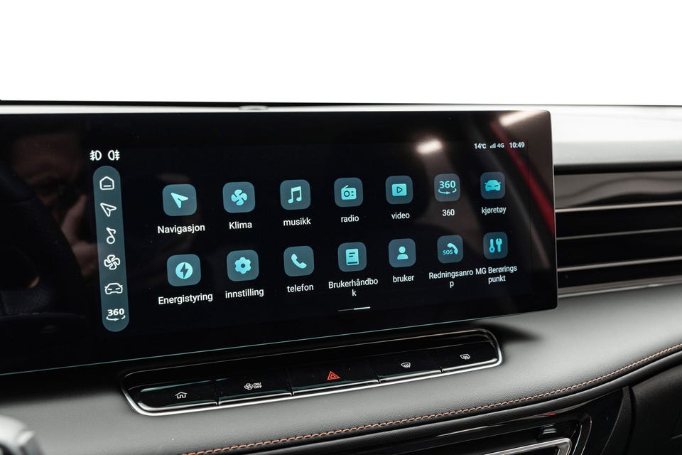Og du har mulighet til å koble til telefon med Android Auto eller Apple Carplay.