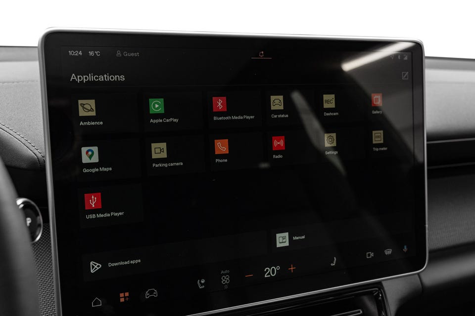 Android-basert grensesnitt og Google Maps og Apple CarPlay