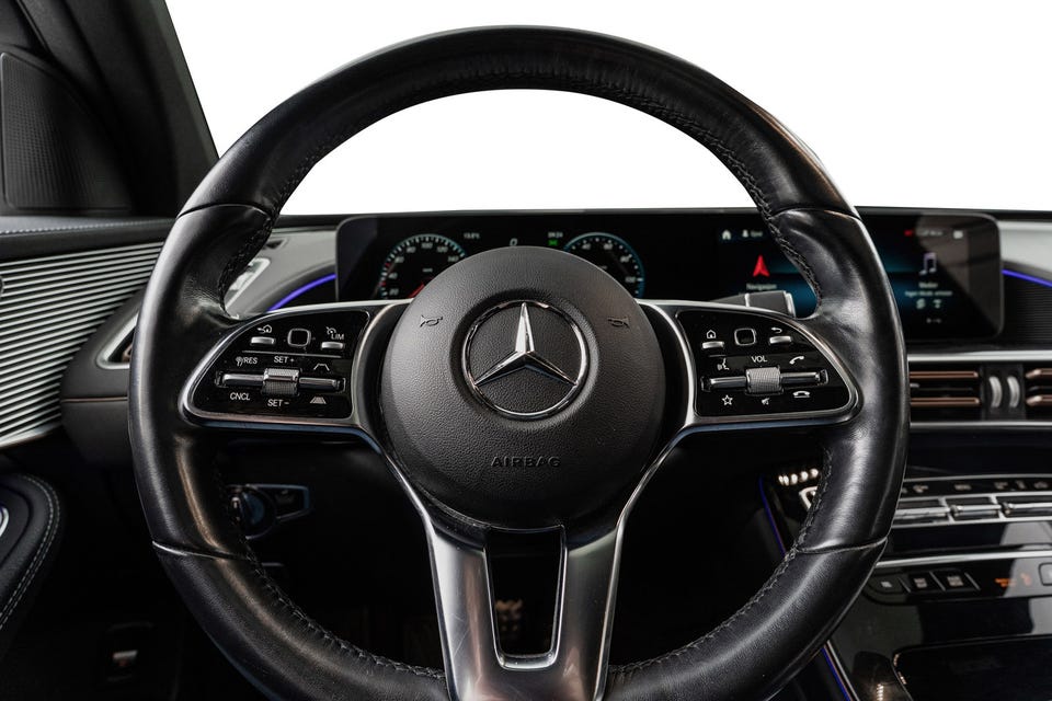 AMG sportsratt i skinn med intuitive berøringsknapper