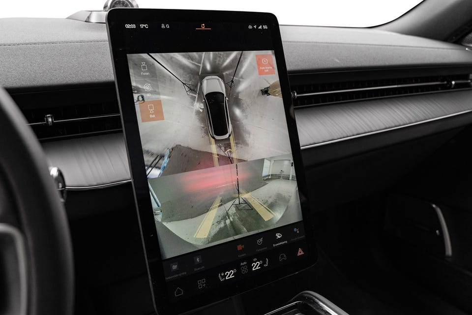 Flott og oversiktlig 360 graders parkeringskamera.