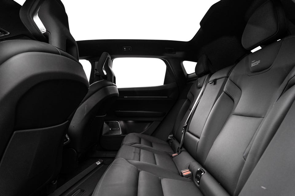 GOOOOD plass bak med mulighet for 2 barnestoler med Isofix fester