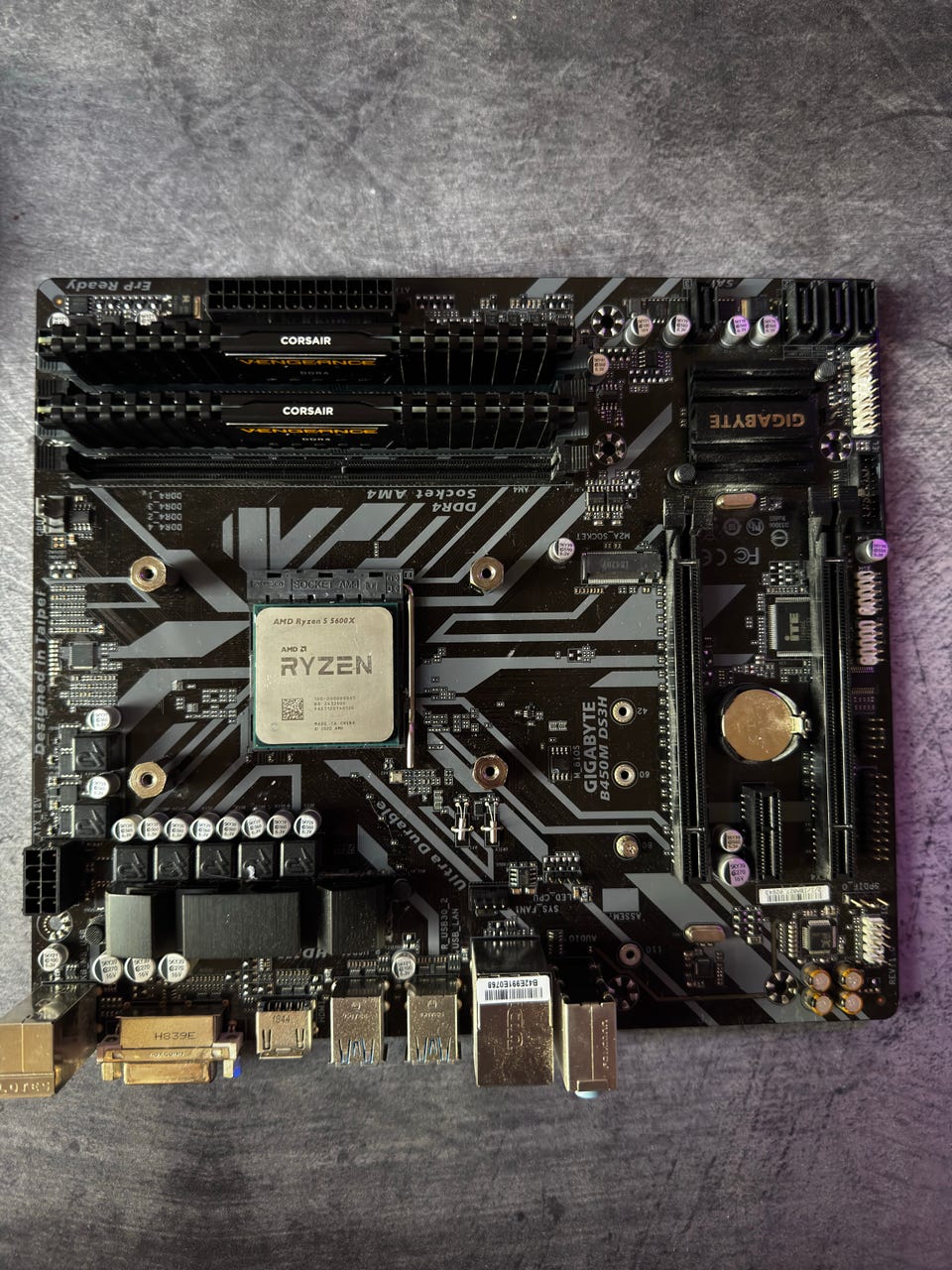 AMD Ryzen 5 5600x, med Gigabyte b450m, DDR 4 2666Mhz 16gb (2x8