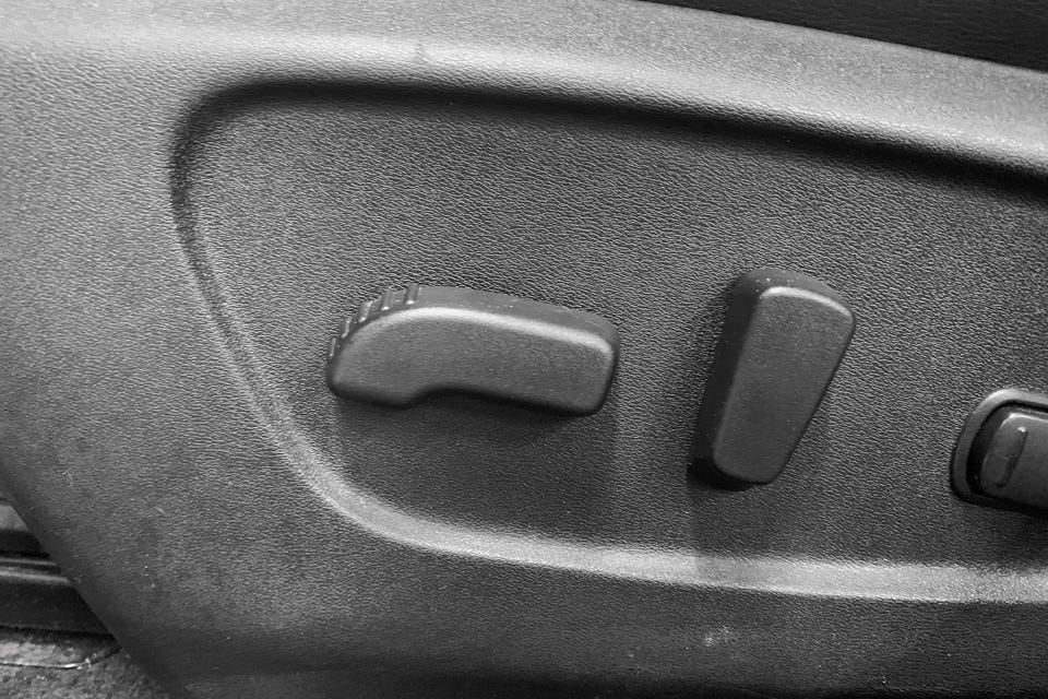 Elektrisk setejustering i hard plast