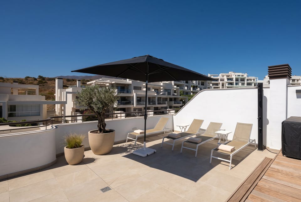 Eksklusiv duplex-penthouse med 3 soverom, sjøutsikt og 117 m² terrasser i Estepona – bilde 2