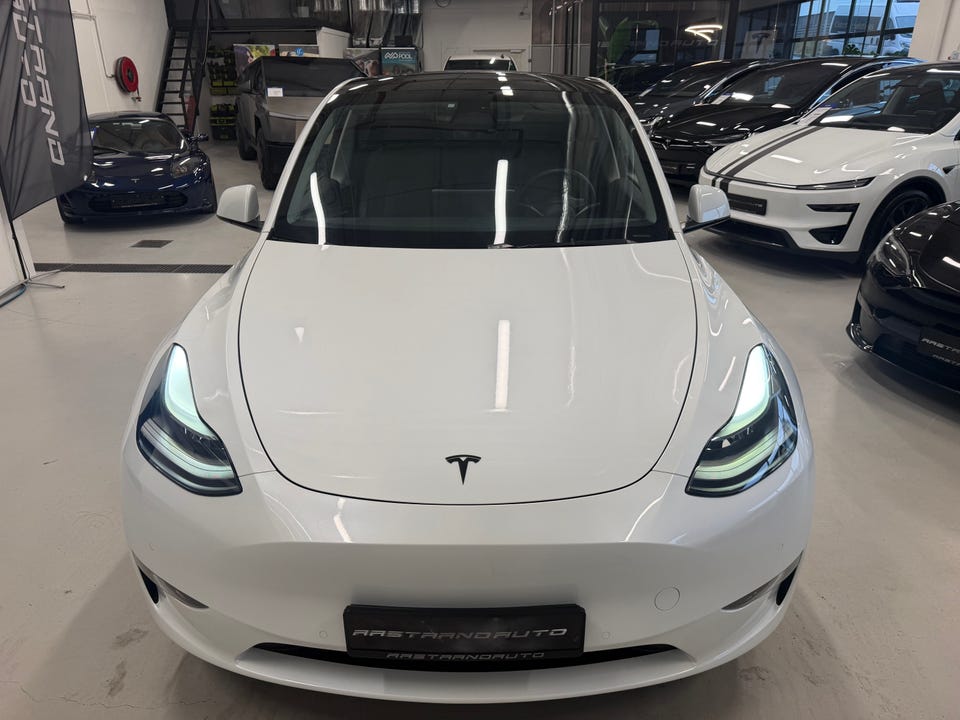 Tesla Model Y 2022 Hvit – bilde 2 – brukt Tesla hos Aastrand Auto Stavanger