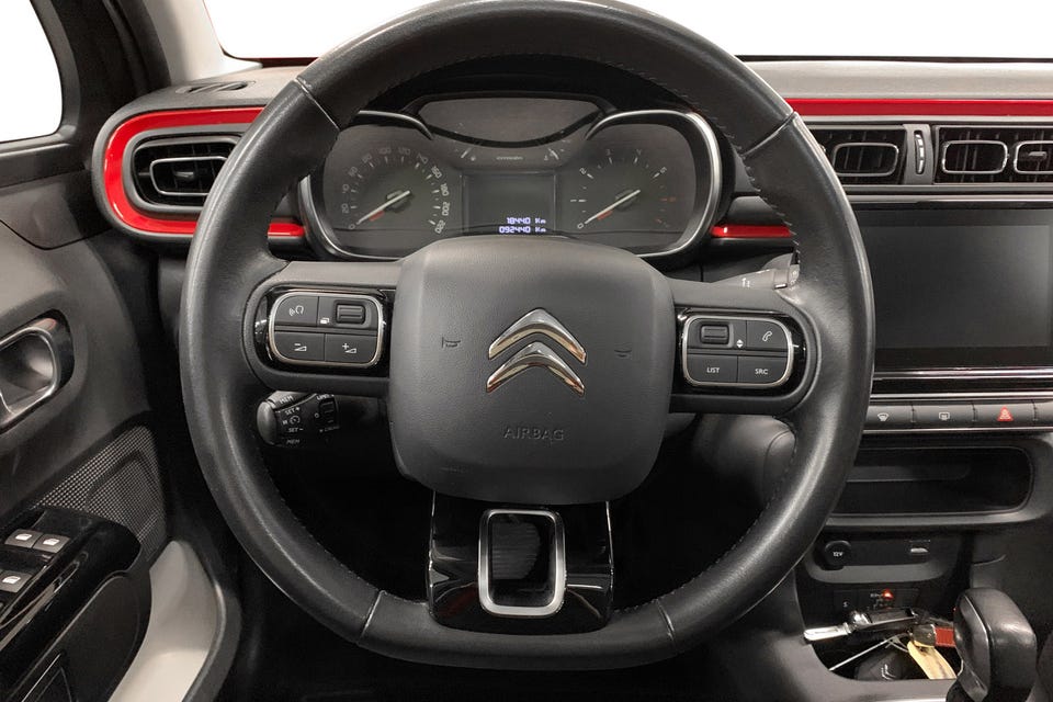 Multifunksjonsratt og egen hendel for cruise-control