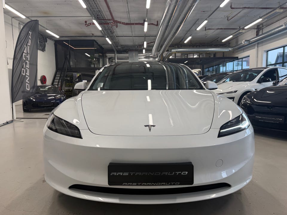 Tesla Model 3 2025 Hvit – bilde 5 – brukt Tesla hos Aastrand Auto Stavanger