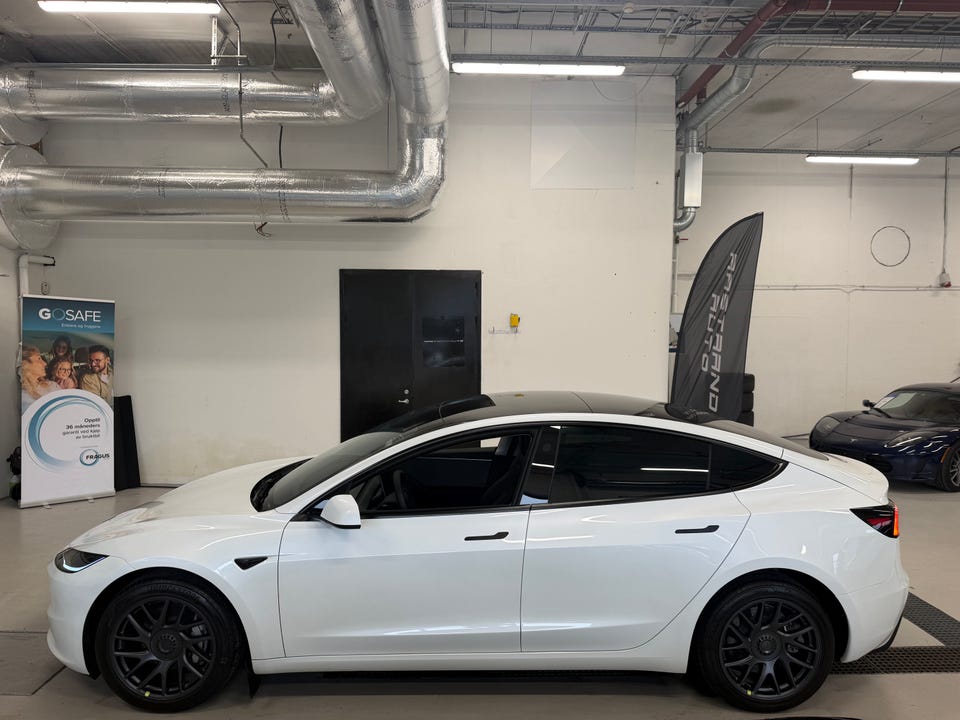 Tesla Model 3 2025 Hvit – bilde 7 – brukt Tesla hos Aastrand Auto Stavanger