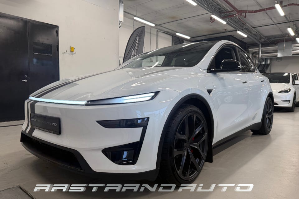 Tesla Model Y 2026 Hvit – bilde 1 – brukt Tesla hos Aastrand Auto Stavanger