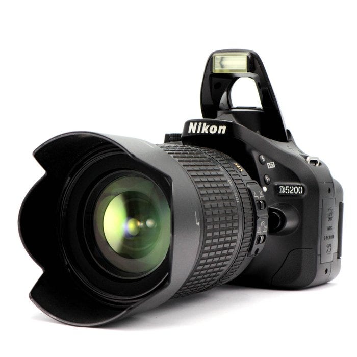 Nikon D5200 + AF-S 18-105mm f/3.5-5.6G ED VR Digitalt