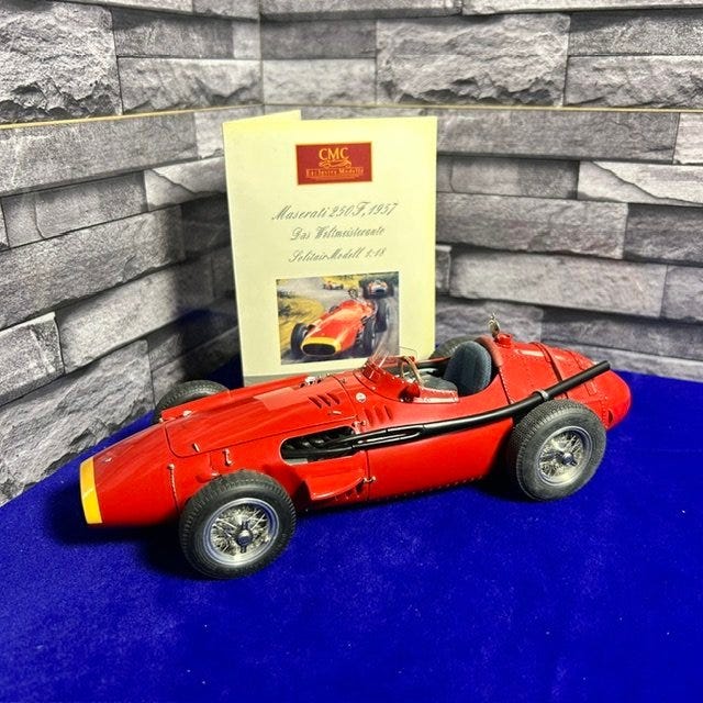 CMC 1:18 - Modell racerbil - CMC 1:18 Maserati 250F 1957 rosso con