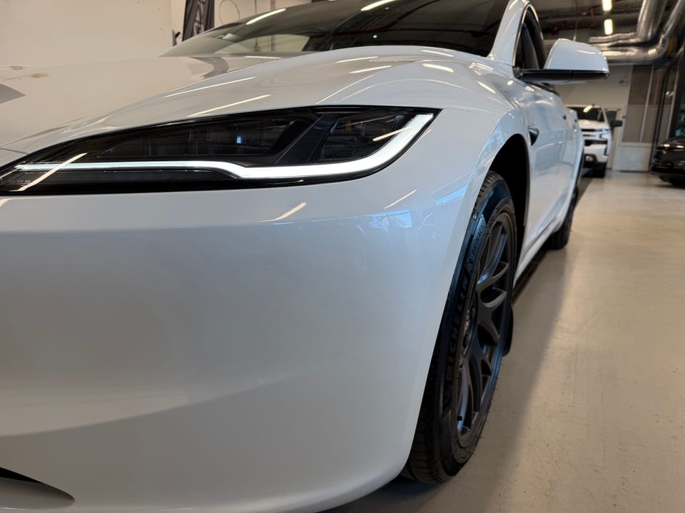 Tesla Model 3 2025 Hvit – bilde 4 – brukt Tesla hos Aastrand Auto Stavanger