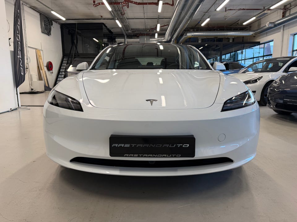 Tesla Model 3 2025 Hvit – bilde 7 – brukt Tesla hos Aastrand Auto Stavanger