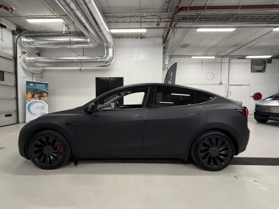 Tesla Model Y 2022 Svart – bilde 2 – brukt Tesla hos Aastrand Auto Stavanger