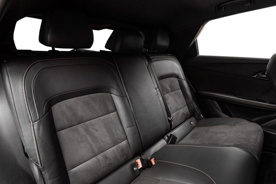 Fin plass i baksetet og 2 stk isofix fester.