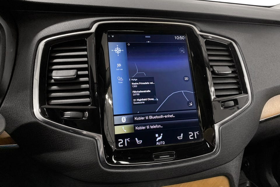 Den store touchskjermen med Sensus Navigasjon PRO og Apple CarPlay
