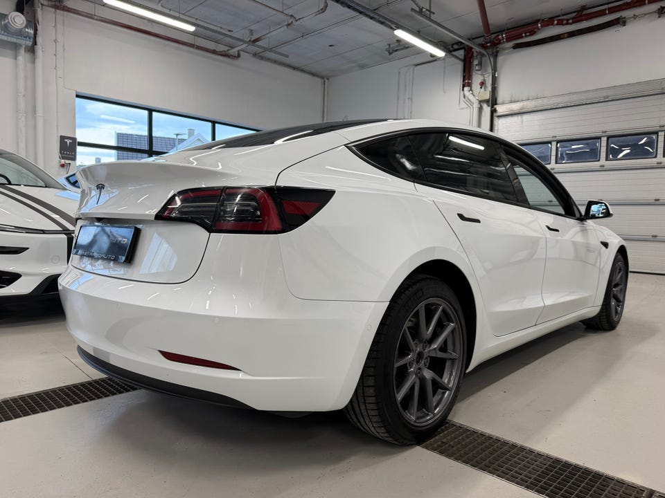 Tesla Model 3 2022 Hvit – bilde 6 – brukt Tesla hos Aastrand Auto Stavanger