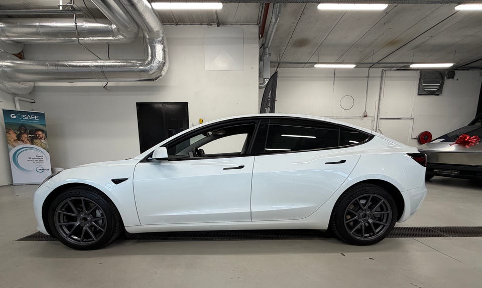 Tesla Model 3 2022 Hvit – bilde 3 – brukt Tesla hos Aastrand Auto Stavanger