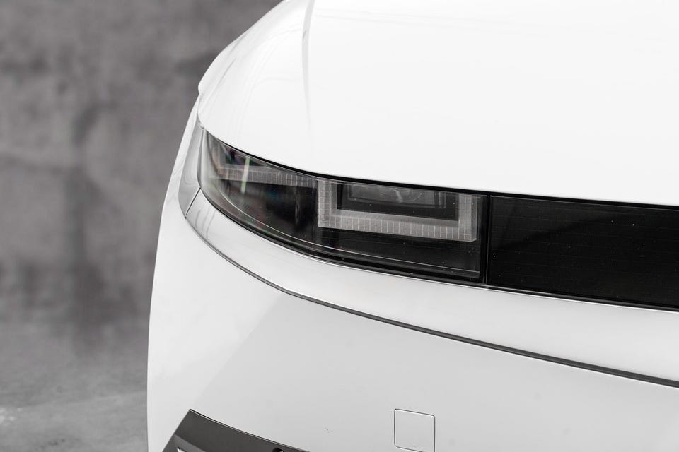 Stilige pixellys kjennetegner Ioniq 5.